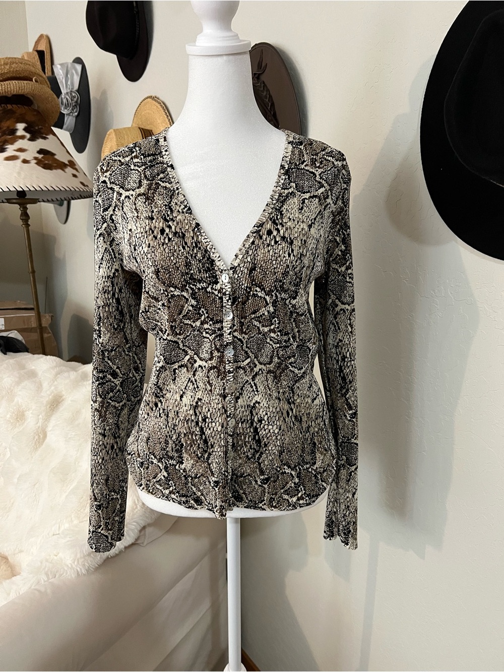 Christie & Jill, Snakeskin Print, Stretchy Micro Pleated Top S